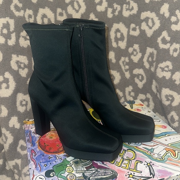 Jeffrey Campbell Arcadia Forest Green Neoprene Booties New 🆕 & Never Worn 😍 - Picture 3 of 17